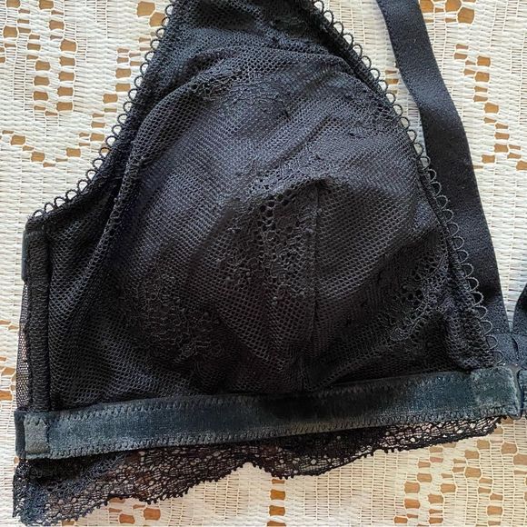 4/$20 ⭐️ Victoria’s Secret • Lace Triangle Cup Padded Bralette in Black - Picture 4 of 12